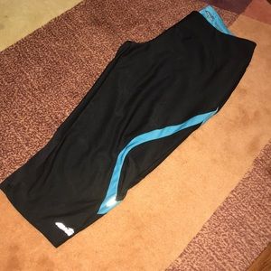 Avia black cropped Capris